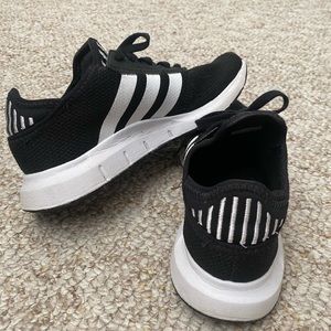 Adidas swift runs. Unisex kid size 6.5